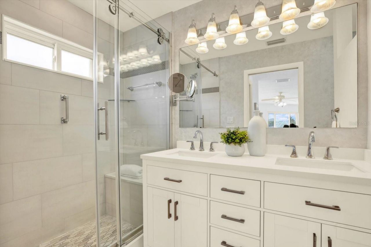 5675 Bayview Drive, Seminole, FL 33772 Photo