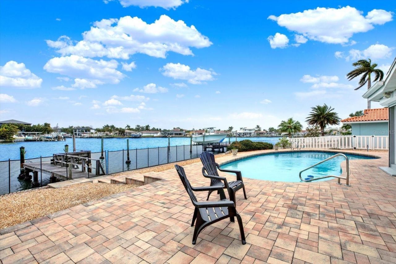 5675 Bayview Drive, Seminole, FL 33772 Photo