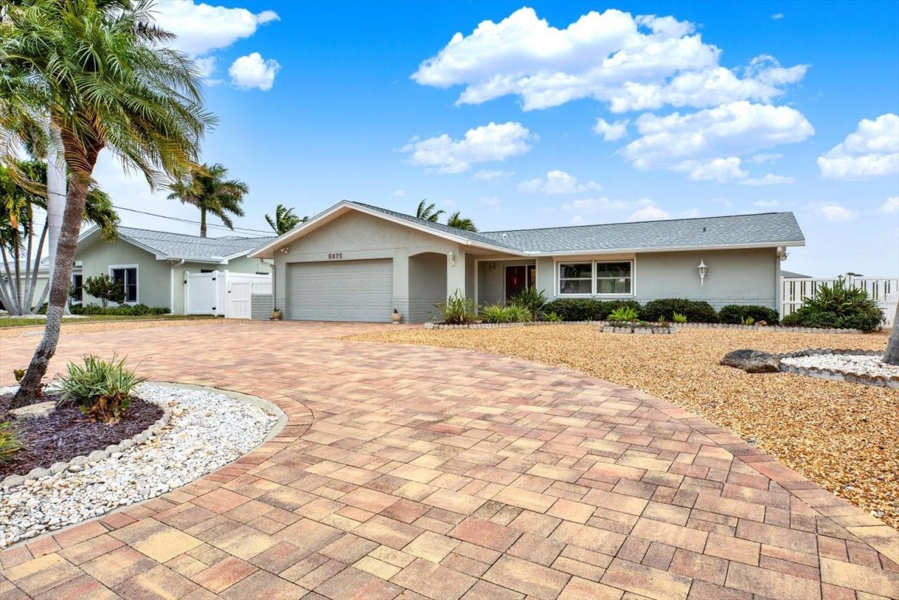 5675 Bayview Drive, Seminole, FL 33772 Photo