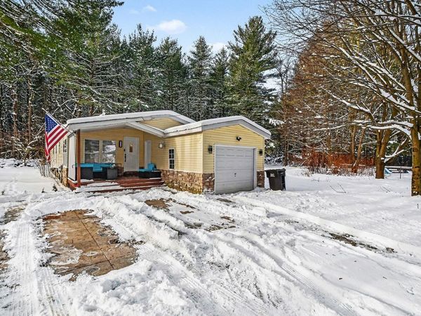 710 Edgecreek Drive, Wayland, MI 49348