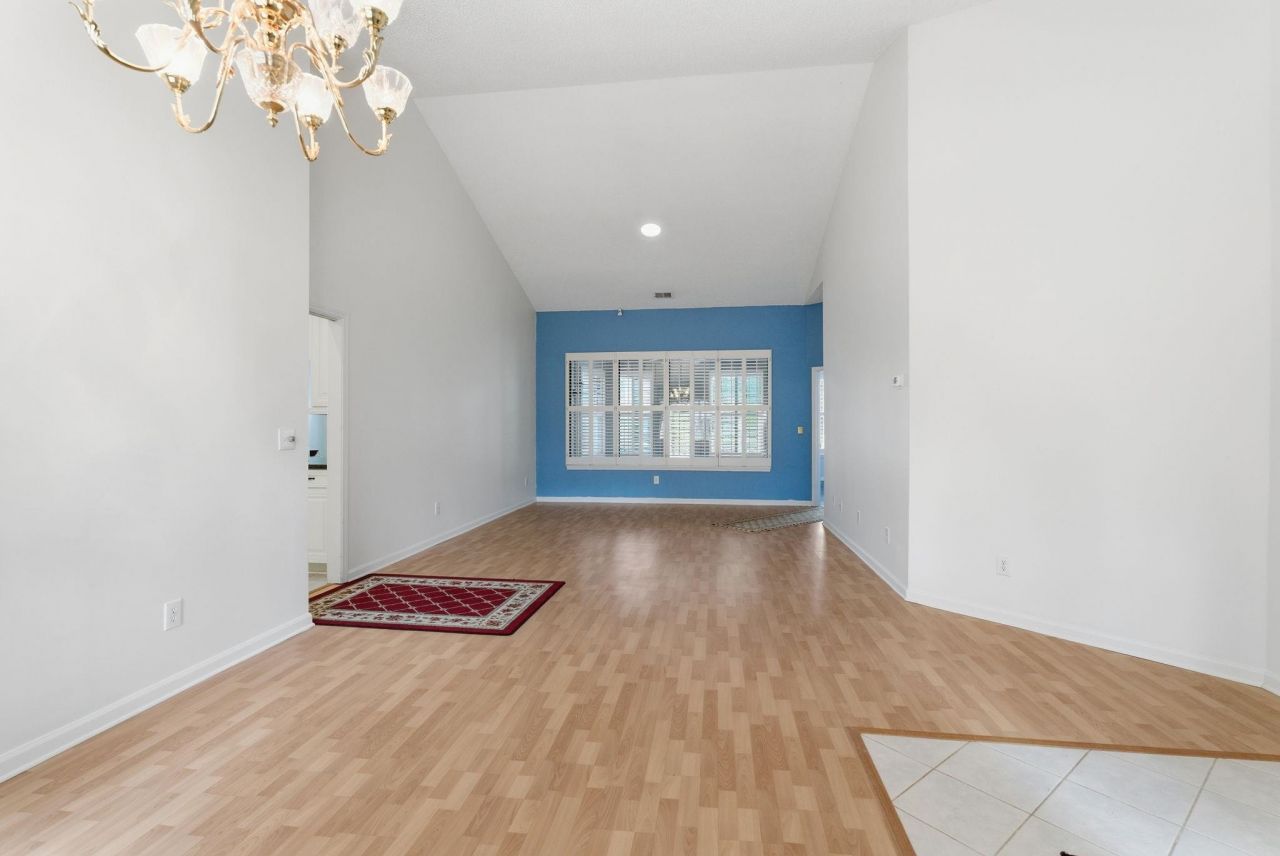 101 Hickory Dr. Photo 5