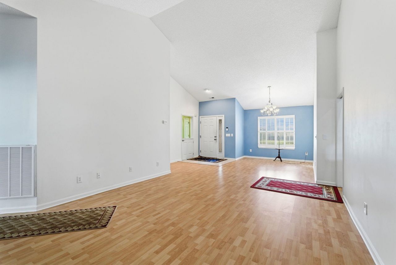 101 Hickory Dr. Photo 6