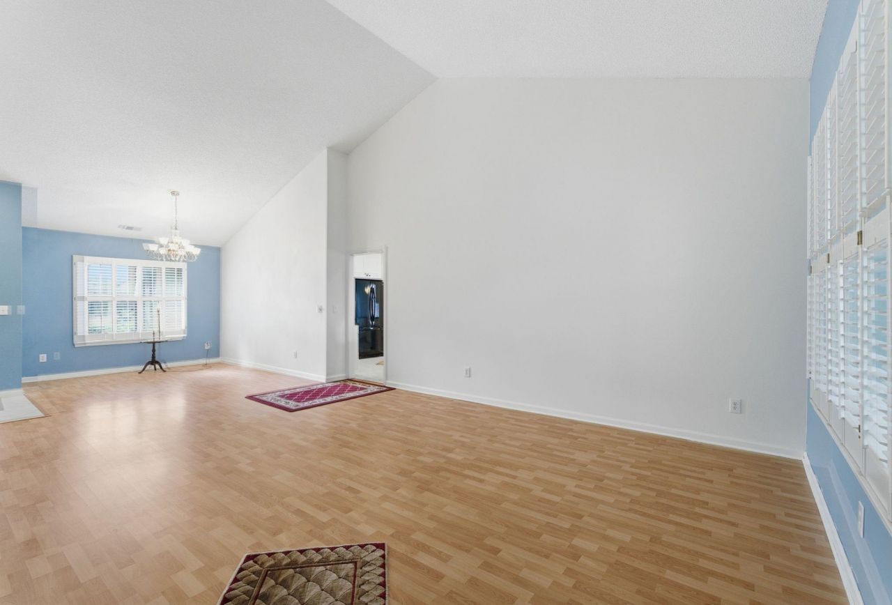 101 Hickory Dr. Photo 8