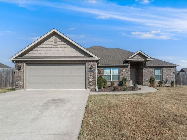 2220 Hunter Drive, Pea Ridge, AR 72751