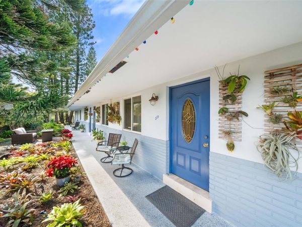 208 NE 4th St, Hallandale Beach, FL 33009