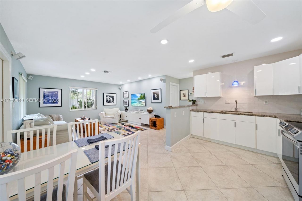 208 NE 4th St, Hallandale Beach, FL 33009 Photo