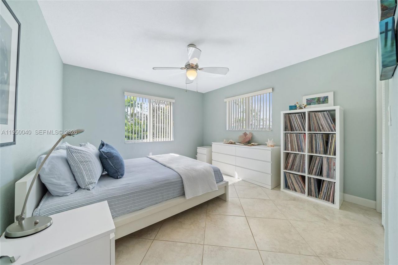 208 NE 4th St, Hallandale Beach, FL 33009 Photo