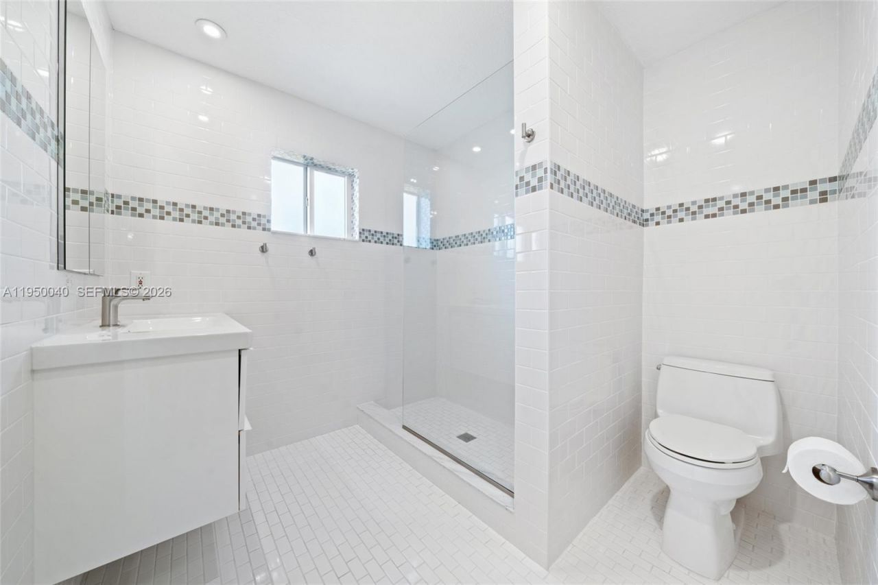 208 NE 4th St, Hallandale Beach, FL 33009 Photo