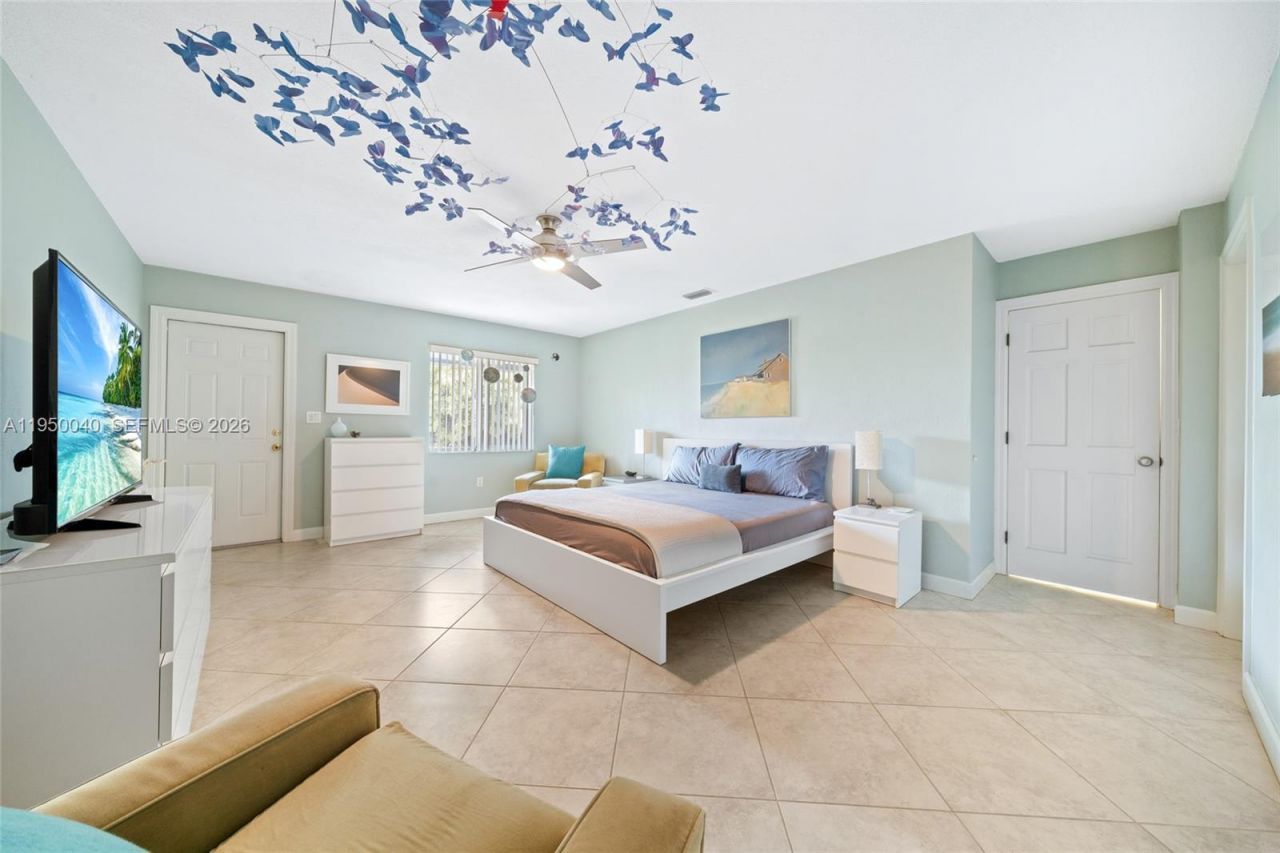 208 NE 4th St, Hallandale Beach, FL 33009 Photo