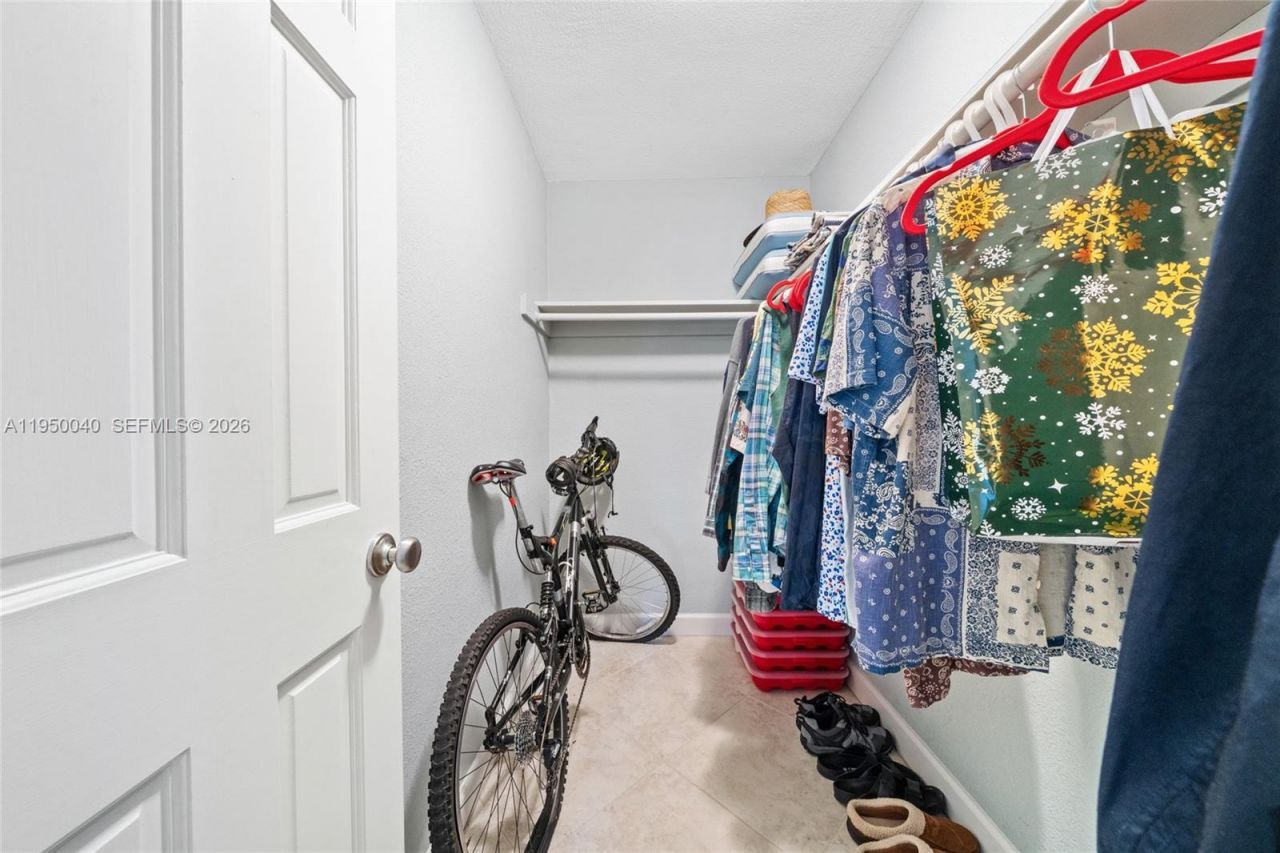 208 NE 4th St, Hallandale Beach, FL 33009 Photo