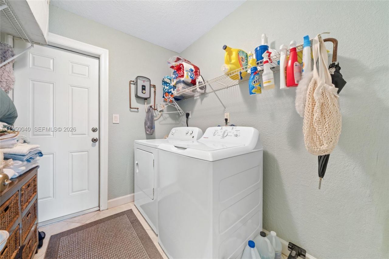 208 NE 4th St, Hallandale Beach, FL 33009 Photo