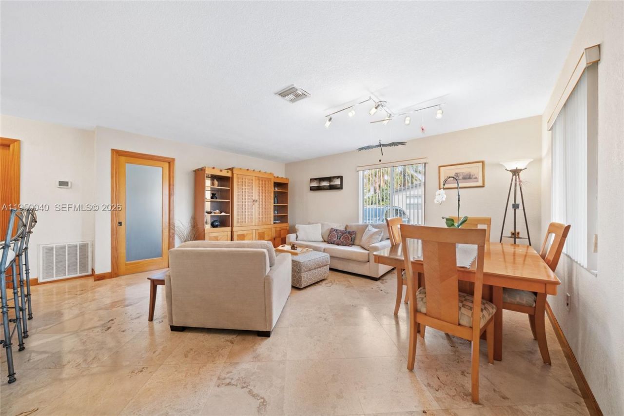 208 NE 4th St, Hallandale Beach, FL 33009 Photo