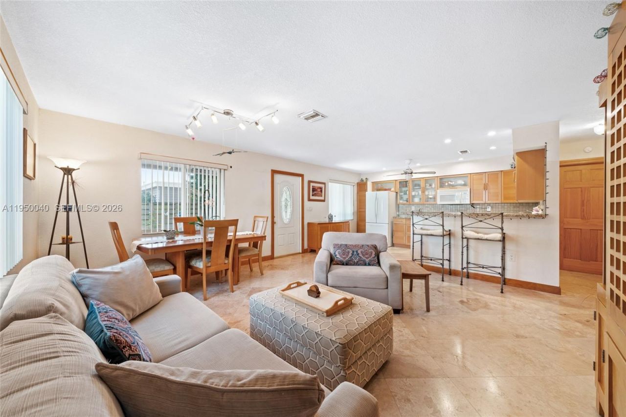 208 NE 4th St, Hallandale Beach, FL 33009 Photo