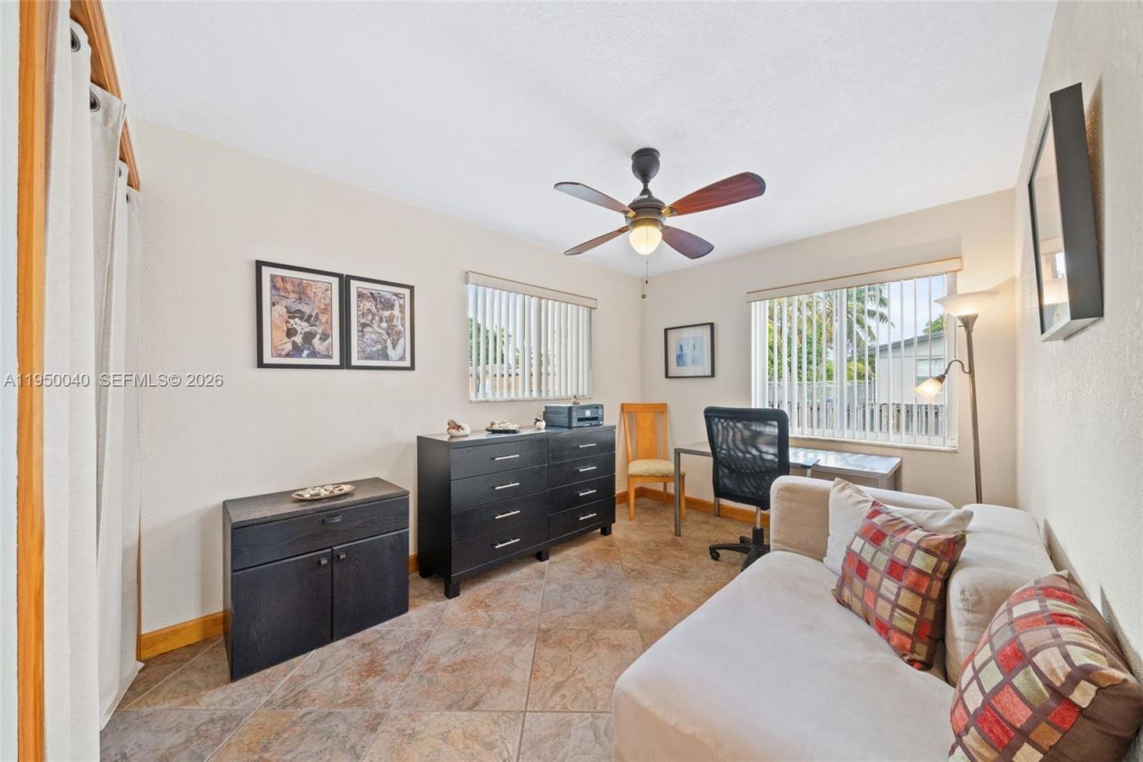 208 NE 4th St, Hallandale Beach, FL 33009 Photo