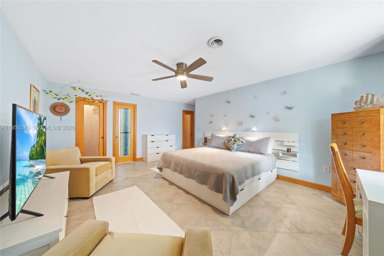 208 NE 4th St, Hallandale Beach, FL 33009 Photo