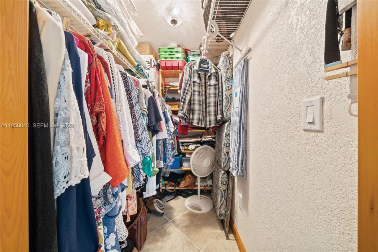 208 NE 4th St, Hallandale Beach, FL 33009 Photo