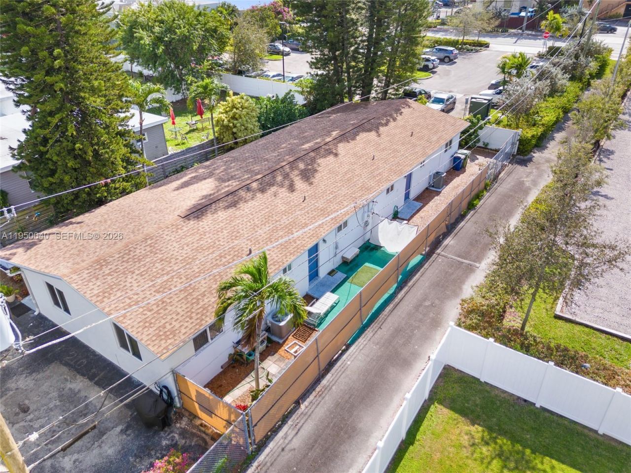 208 NE 4th St, Hallandale Beach, FL 33009 Photo