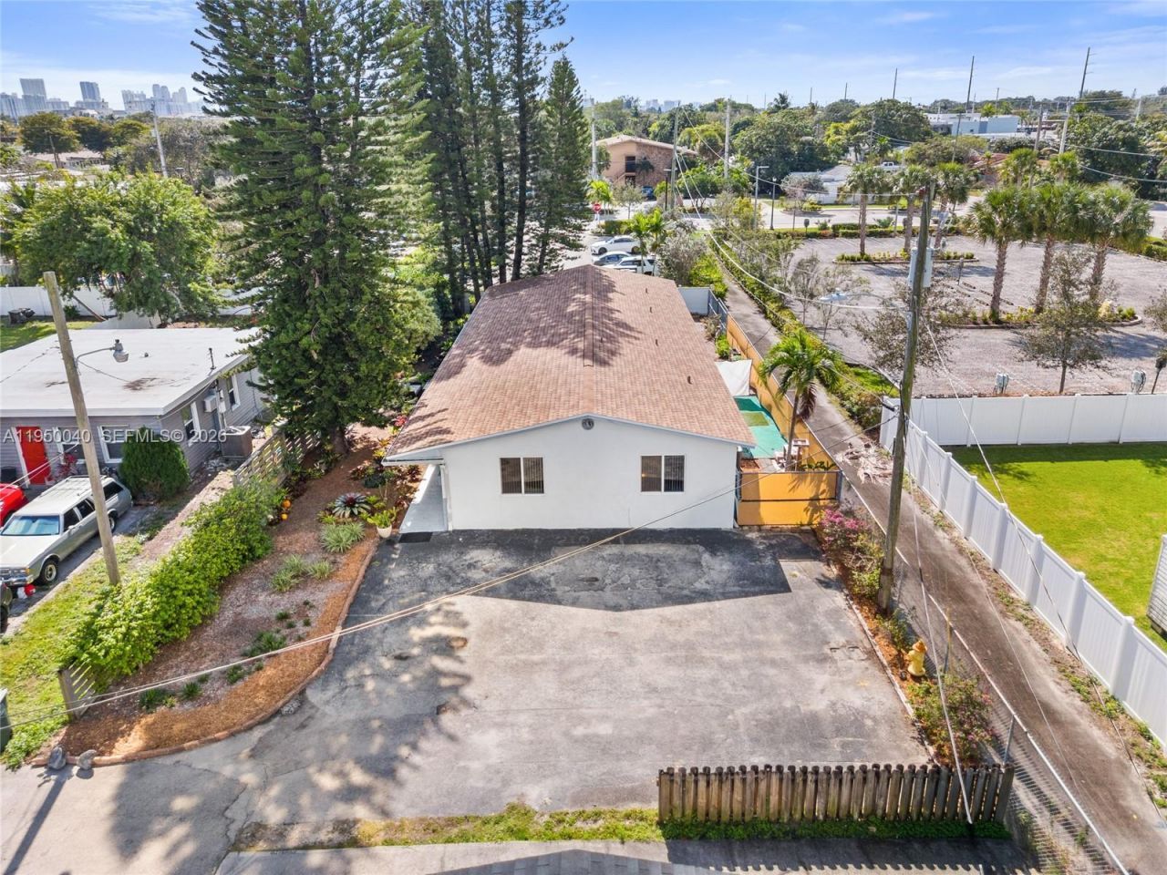 208 NE 4th St, Hallandale Beach, FL 33009 Photo