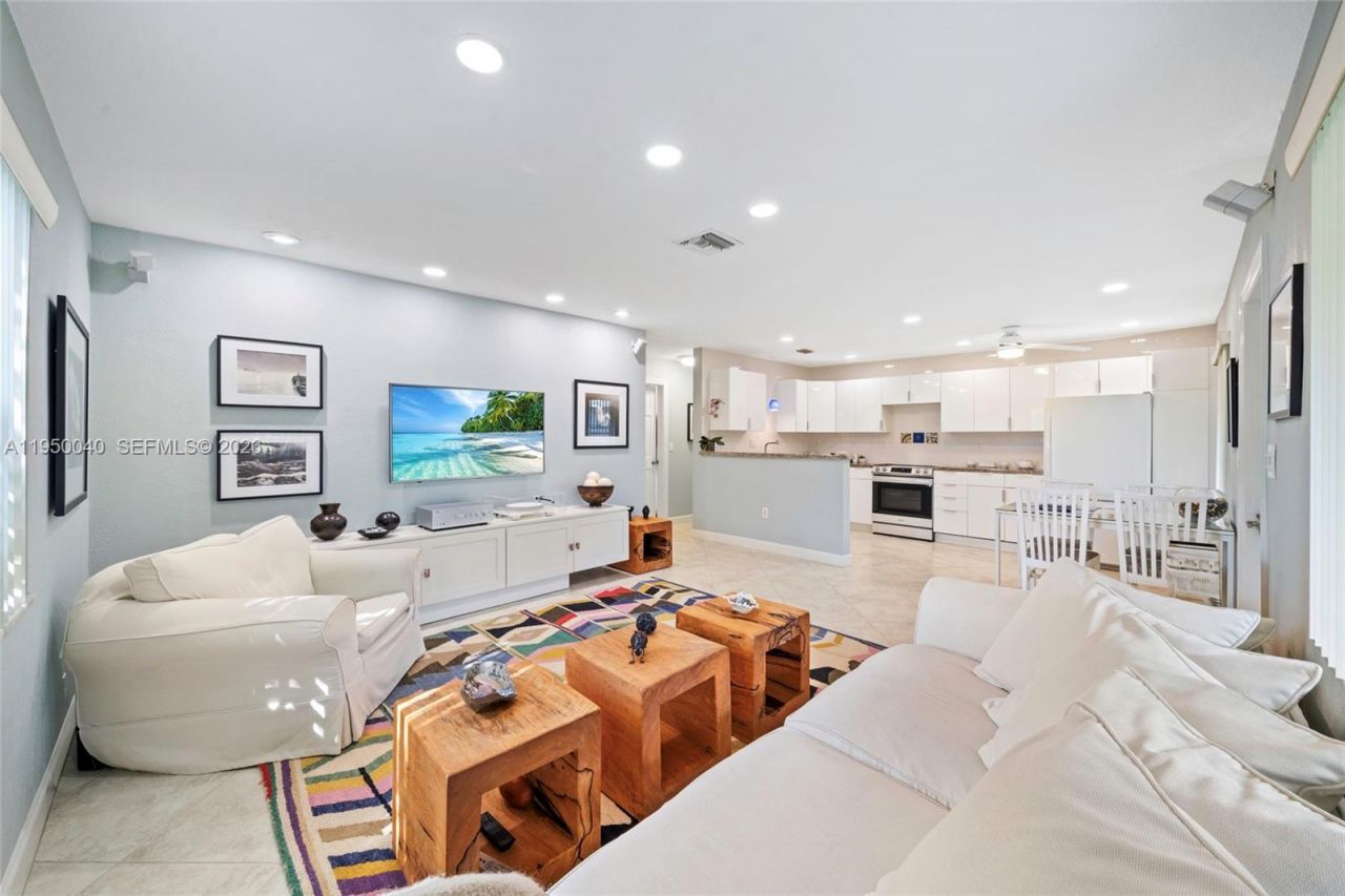 208 NE 4th St, Hallandale Beach, FL 33009 Photo