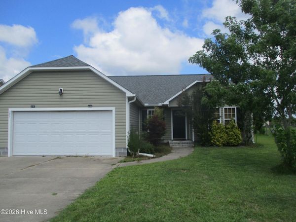 371 Nine Mile Road, Maple Hill, NC 28454