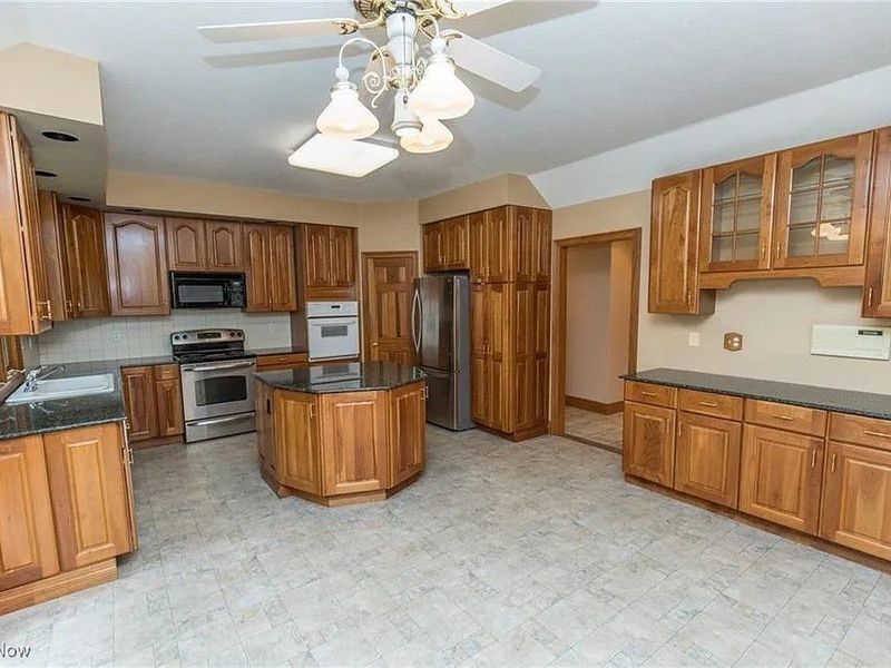 7264 Forestwood Drive, Independence, OH 44131 Photo 11