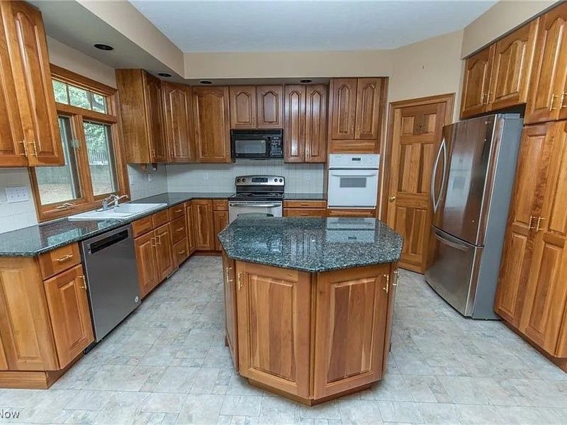 7264 Forestwood Drive, Independence, OH 44131 Photo 9