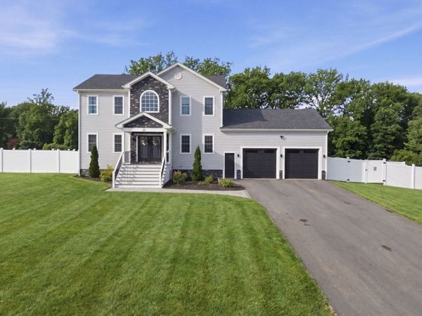 5 Nottingham Cir, Swansea, MA 02777