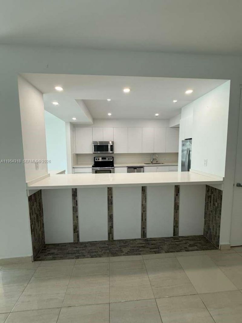 5055 Collins Ave, Unit 12B, Miami Beach, FL 33140 Photo