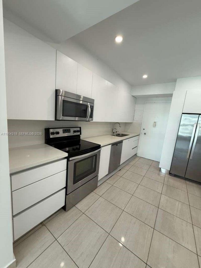 5055 Collins Ave, Unit 12B, Miami Beach, FL 33140 Photo