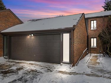 3051 Lindenwood Drive, Dearborn, MI 48120