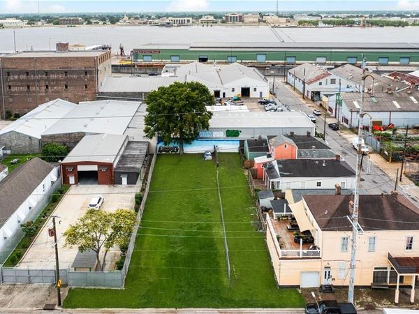 2226 ROUSSEAU Street, New Orleans, LA 70130