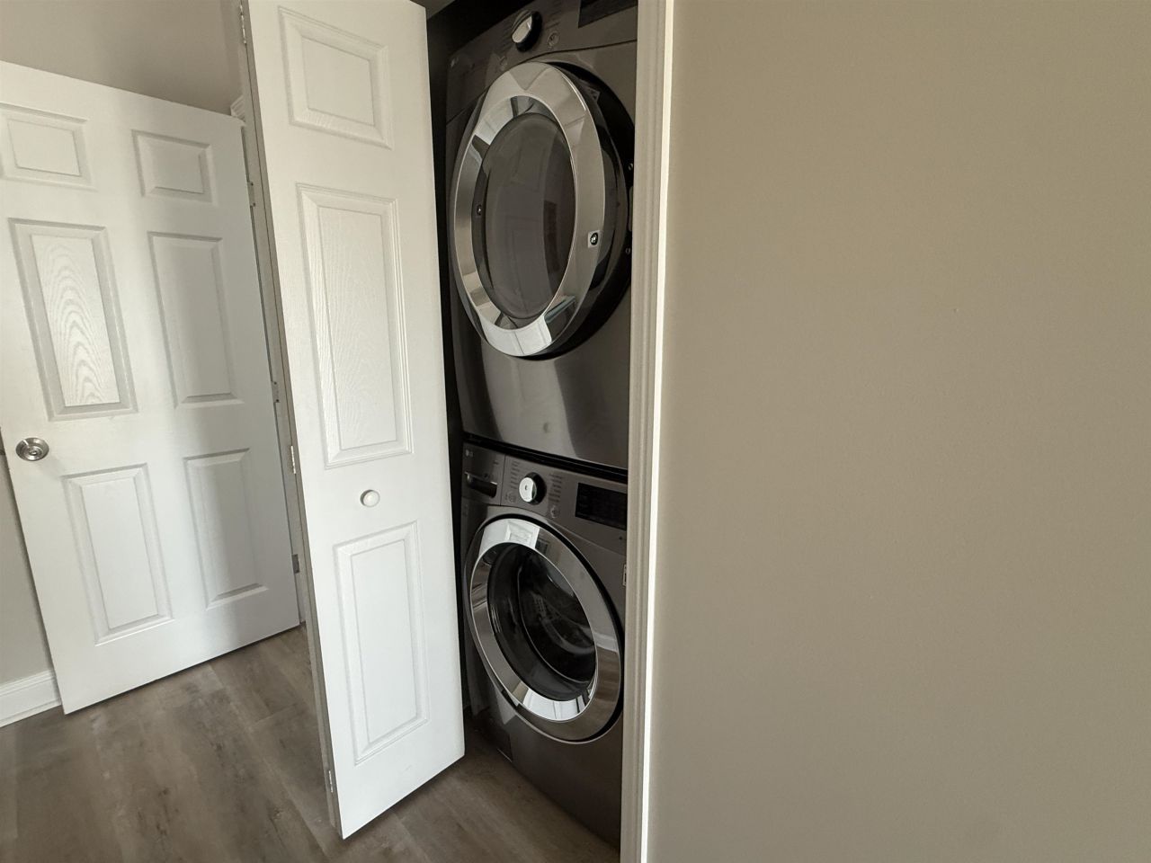 270 19th Ave. S Photo 16