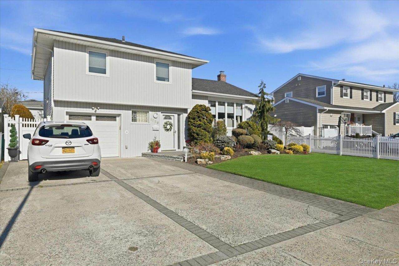 1356 Blue Spruce Lane, Wantagh, NY 11793 Main Photo