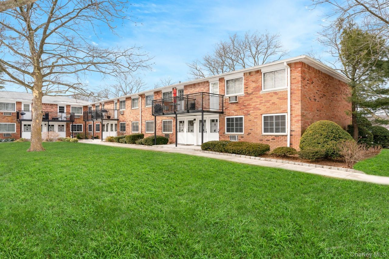 1233 Melville Road, Unit 60, East Farmingdale, NY 11753 Main Photo