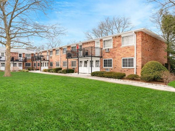 1233 Melville Road, Unit 60, East Farmingdale, NY 11753