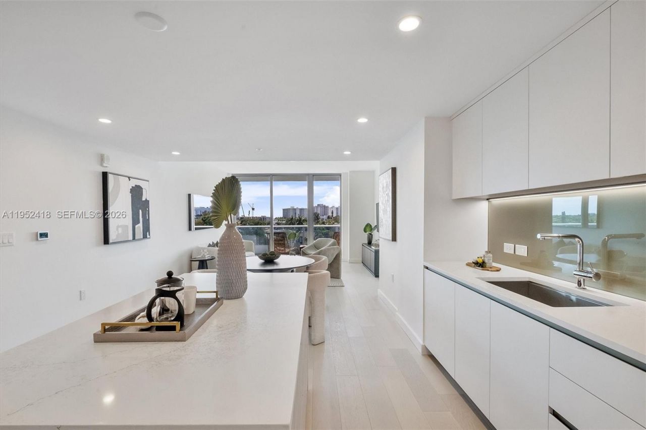 9221 E Bay Harbor, Unit 509, Bay Harbor Islands, FL 33154 Photo