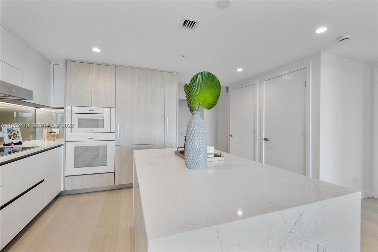 9221 E Bay Harbor, Unit 509, Bay Harbor Islands, FL 33154 Photo