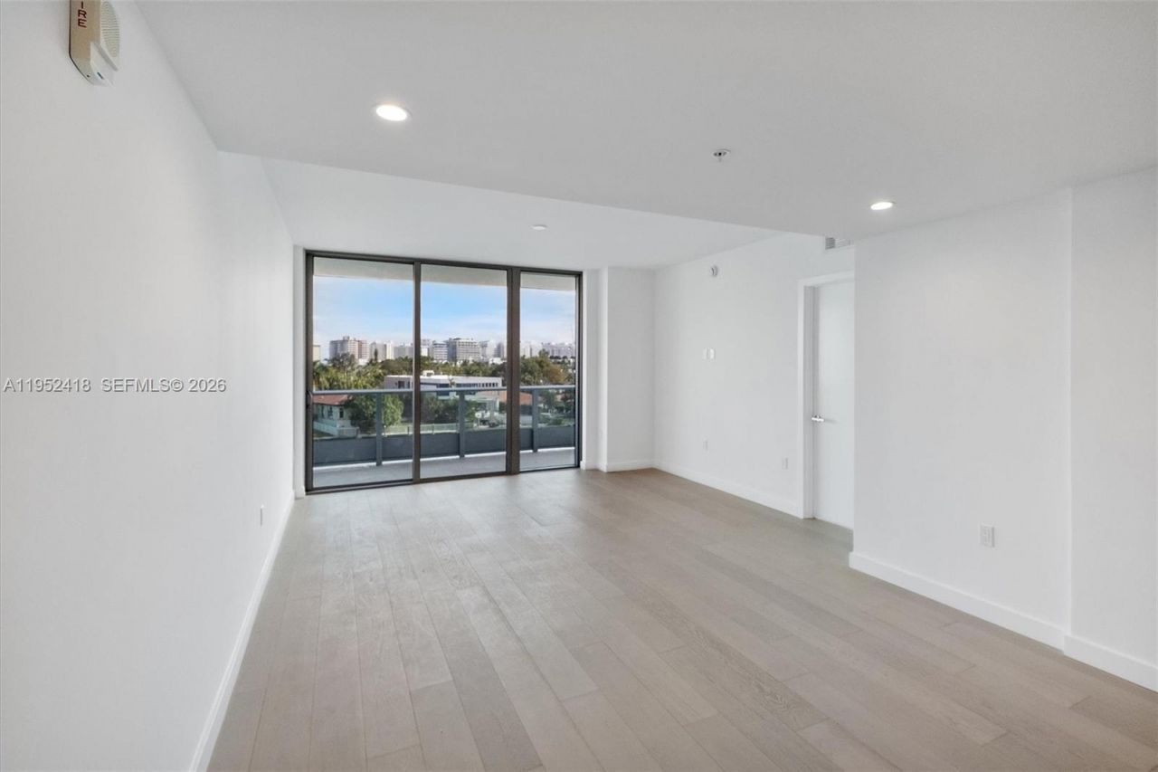 9221 E Bay Harbor, Unit 509, Bay Harbor Islands, FL 33154 Photo