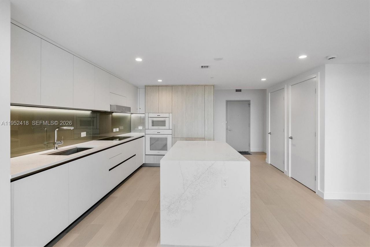 9221 E Bay Harbor, Unit 509, Bay Harbor Islands, FL 33154 Photo