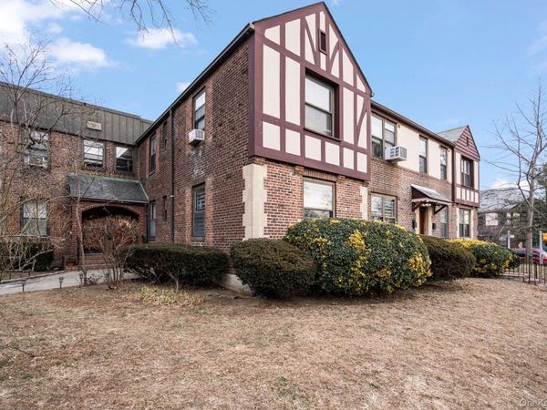 77-15 Ditmars Boulevard, Unit B2, Astoria, NY 11370