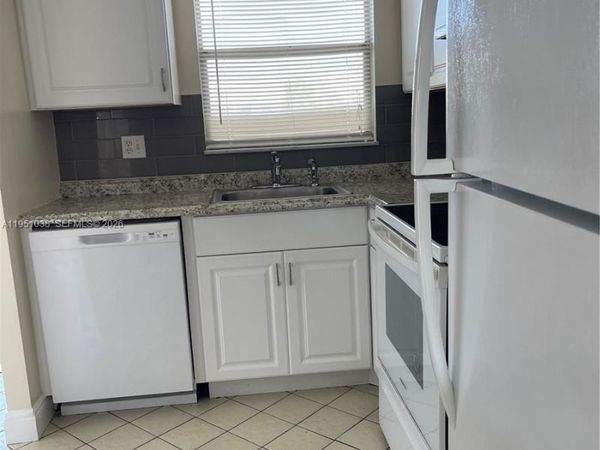 8285 Sunrise Lakes Blvd, Unit 310, Sunrise, FL 33322