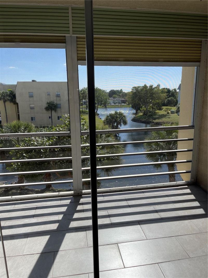 8285 Sunrise Lakes Blvd, Unit 310, Sunrise, FL 33322 Photo