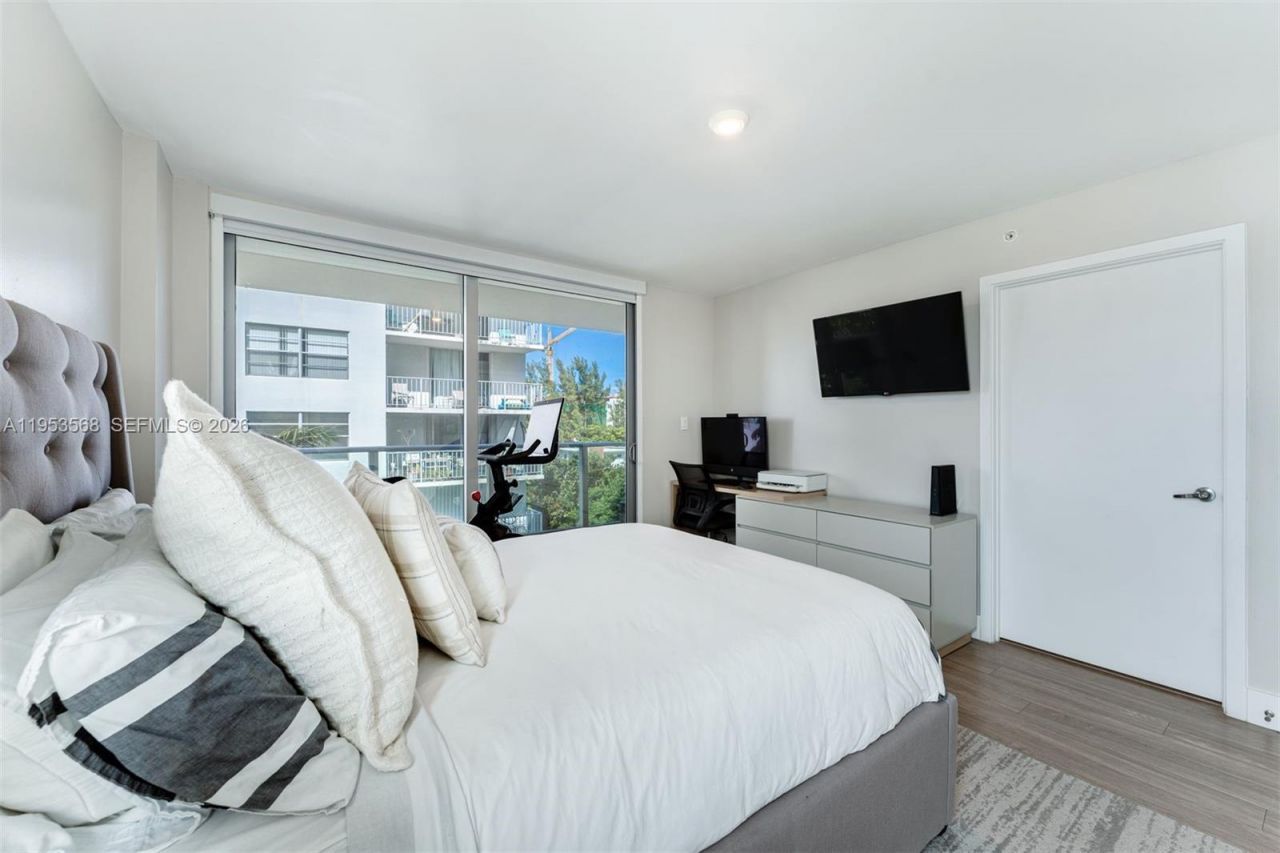 1025 92nd St, Unit 503, Bay Harbor Islands, FL 33154 Photo