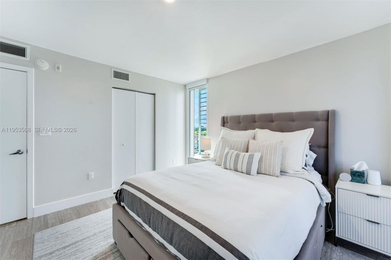 1025 92nd St, Unit 503, Bay Harbor Islands, FL 33154 Photo