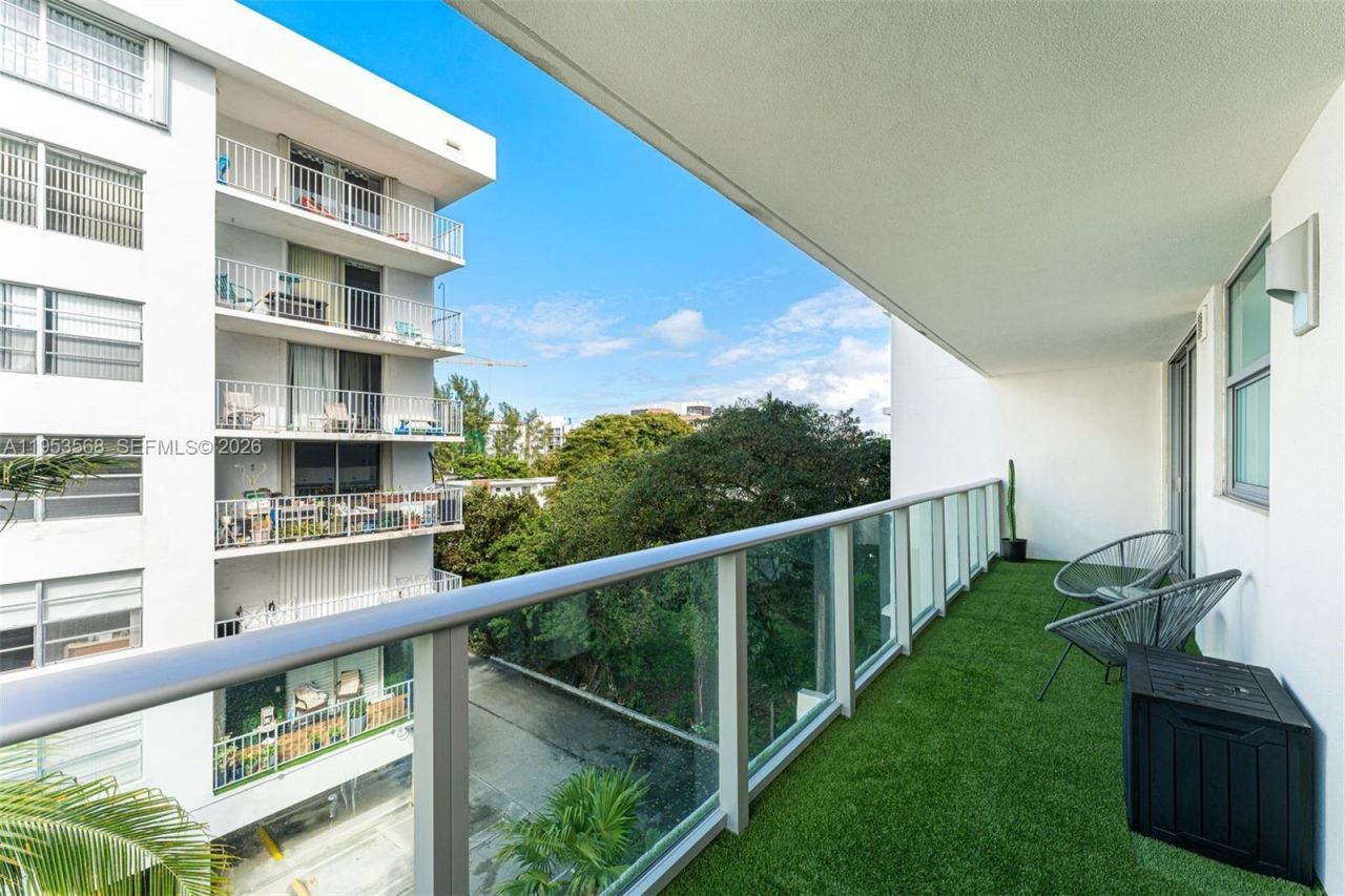 1025 92nd St, Unit 503, Bay Harbor Islands, FL 33154 Photo