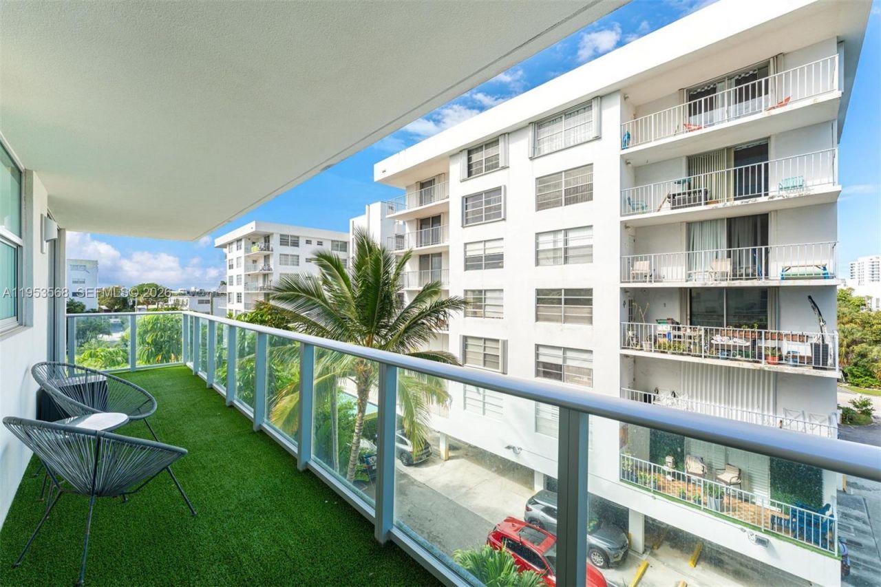 1025 92nd St, Unit 503, Bay Harbor Islands, FL 33154 Photo