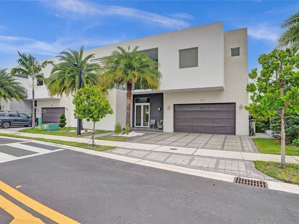 9995 NW 75th St, Doral, FL 33178