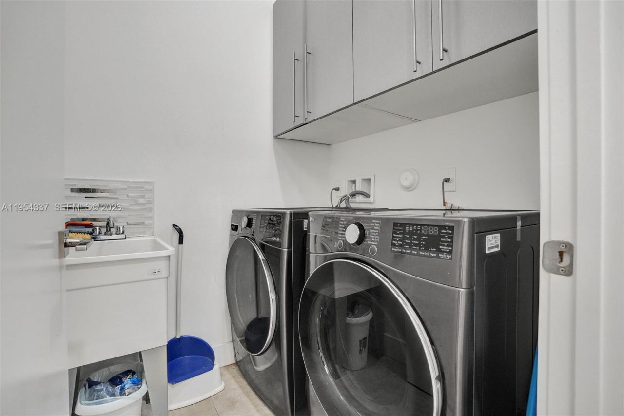 9995 NW 75th St, Doral, FL 33178 Photo