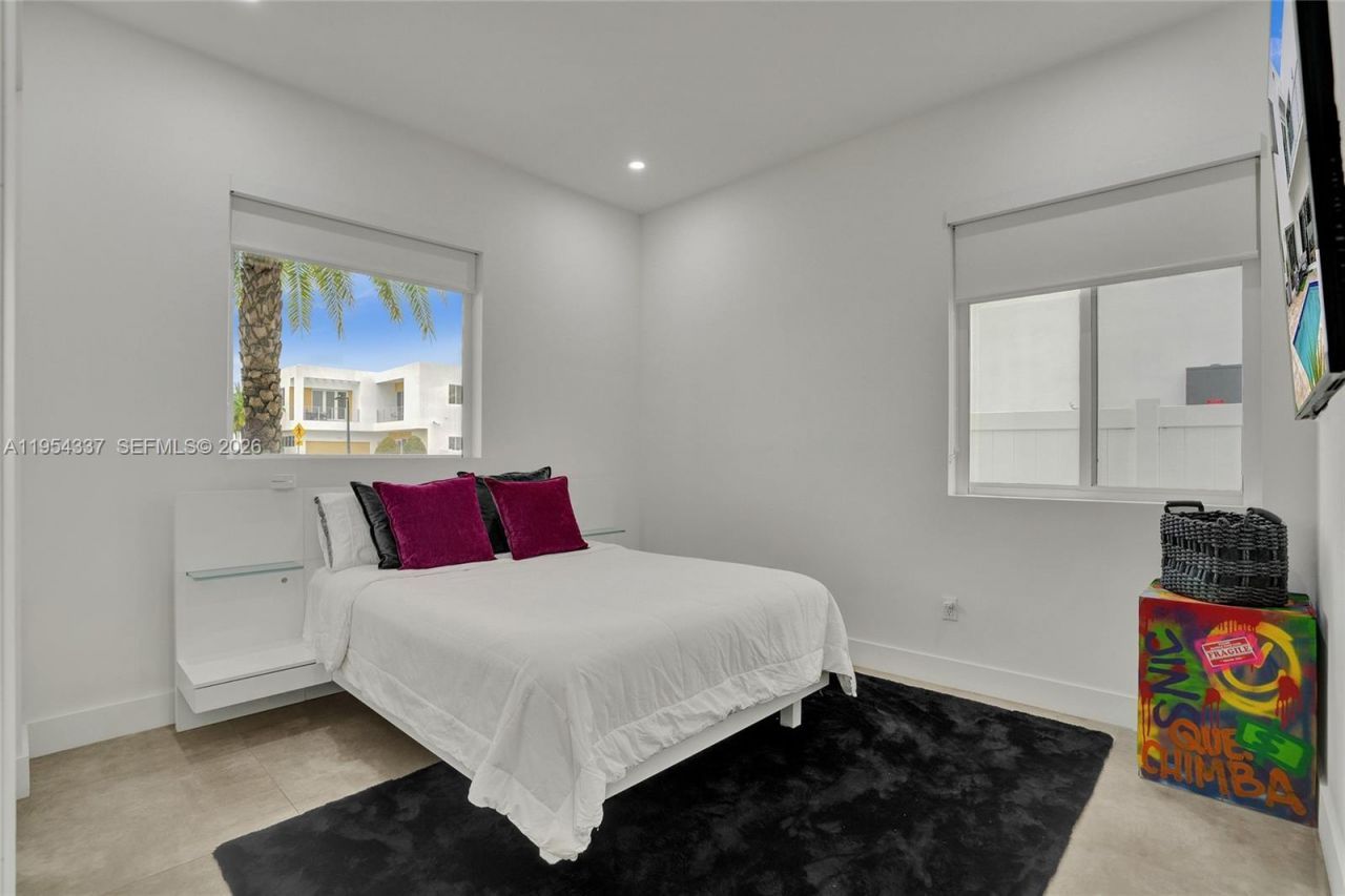 9995 NW 75th St, Doral, FL 33178 Photo