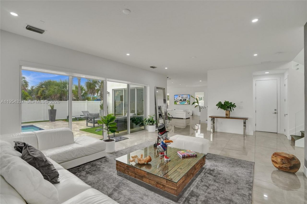 9995 NW 75th St, Doral, FL 33178 Photo